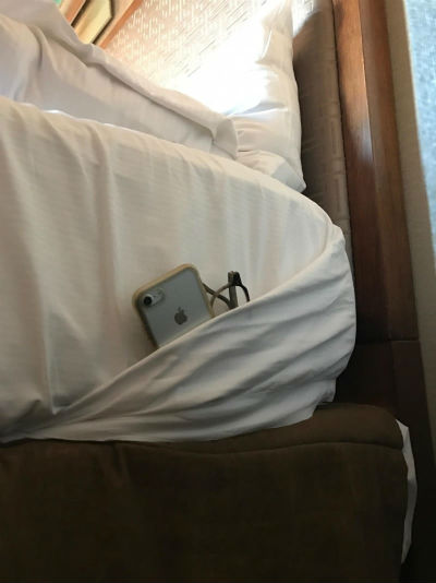 Utah Hotel Hints A Phone Pocket